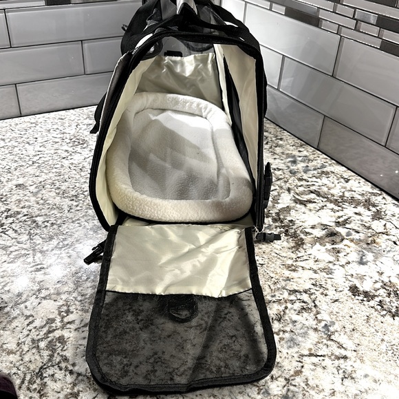 Spyder brand small dog carrier - Picture 5 of 8